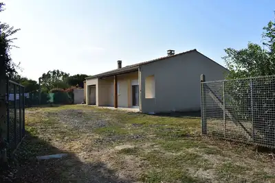 Image de maison individuelle sur l'ile d oléron, proche plage, grand terrain clos.