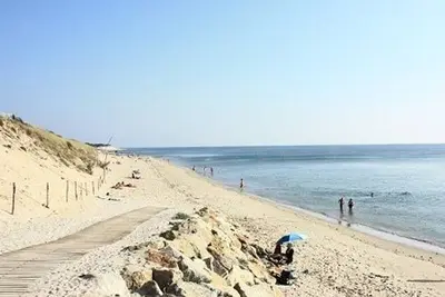 Image de Maison rénovée 3 pièces avec jardin clos, à 700m des plages et 400m du centre de l'Épine