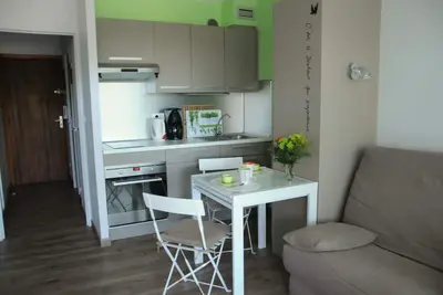 Image de Joli studio. Bel emplacement. Proche mer. Parking privé. Piscine. Tennis