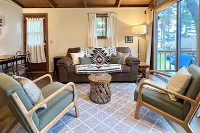 Image de Casita - PĂŞcheur et Cabin familles sur la rive Nord du lac Trout.