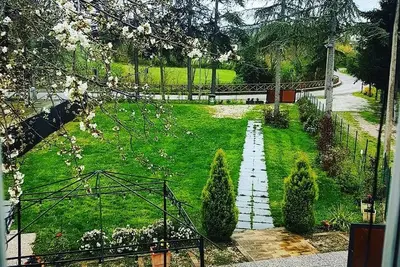 Image de Maison individuelle complète avec jardin