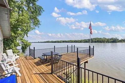 Image de Arkansas River House au pied des collines du mont Petit Jean.