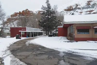Image de 1960 motel en bordure de route dans le pays de montagne, Summit County, Utah près de Park City