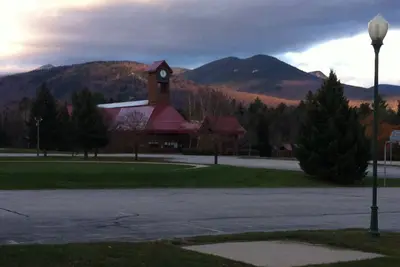 Image de Deer Park - Condo au bord de la rivière Loon Mtn - À utiliser comme une grande unité ou deux unités distinctes