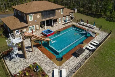 Image de Dormez jusqu'Ă 54 au Great Escape Parkside - 15 Br Game Themed Mansion!