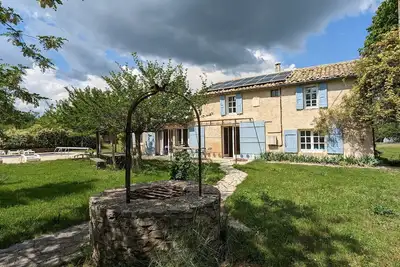 Image de Maison familiale isolée avec piscine + cabanon indépendant, terrain arboré 1ha