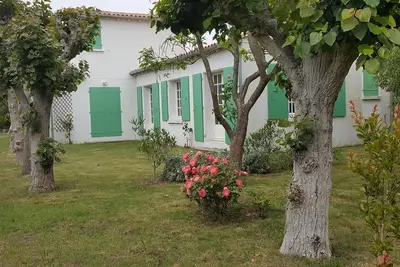 Image de Maison dans un jardin clos, proche du centre, très calme