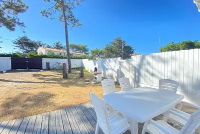 Image de Maison rénovée, jardin clos, à 300m de la mer - 6 couchages, WiFi, animaux admis