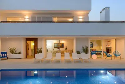 Image de Villa Juca Blanca moderne avec climatisation, Wifi gratuit et vue sur la mer.