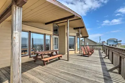Image de Nouveau! Galveston Home w / Deck & Grill, à quelques pas de la plage