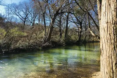 Image de Bella Rosa Cottage! Promenez-vous sur la place Wimberely! Cypress Creek Ă quelques pas
