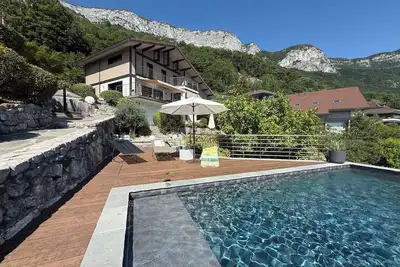 Image de Superbe maison vue lac 180 degrés plein sud, piscine - 4 chambres 7 couchages