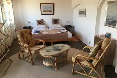 Image de Bungalow dans le désert, mais près de la ville