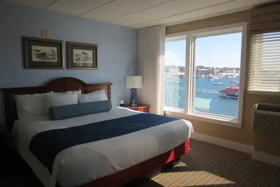 Image de Octobre Newport Inn sur Long Wharf, unité riveraine