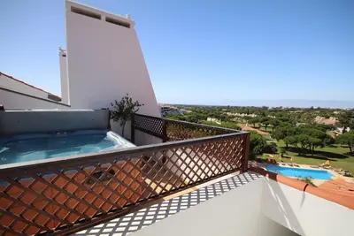 Image de Penthouse avec 2 chambres, grande terrasse et jacuzzi privé, wifi