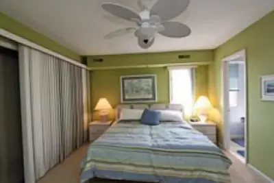 Image de 4 Plage Shelter Semi-Oceanfront Townhome avec des vues incroyables