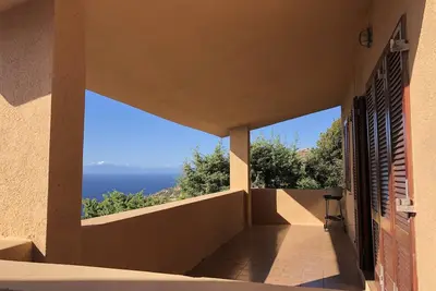 Image de Trois-pièces indépendant avec terrasse donnant sur la mer 6 places -Belvedere