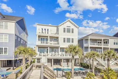Image de This Is The Life: Luxury Oceanfront Beach House with Private Pool & Hot Tub