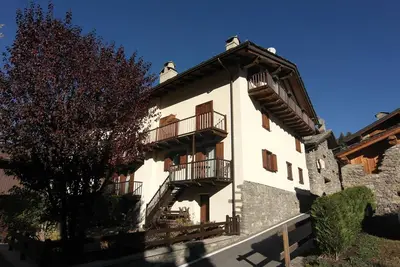 Image de Ideal for a multi centre ski holiday round mont blanc