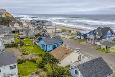 Image de Cozy Home juste en face de l'accès facile à la plage dans la belle ville de Nelscott