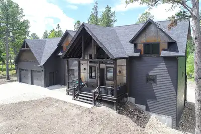Image de Incroyable 5 Br Open Concept Cabin w / 3 King Suites, Hot Tub - Près de Deadwood