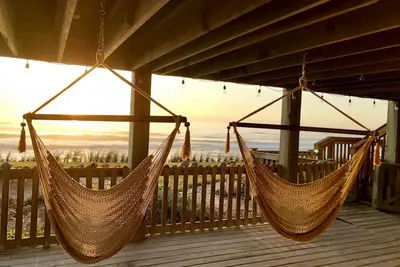 Image de Maison exécutive au bord de l'océan \"All Decked Out\" avec caractéristiques et commodités mises à jour