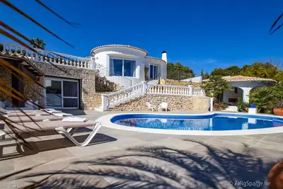 Image de Villa La Buena Vista très joliment meublée avec piscine dans le quartier branché de Benissa
