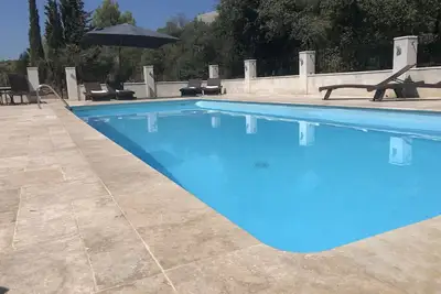 Charmante villa familiale avec une nouvelle piscine privée et chauffée