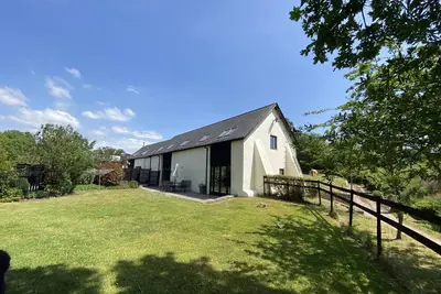 Image de De £ 14 pppn. Une belle convertie de 400 ans, ancienne grange de battage. Animaux de compagnie acceptés.