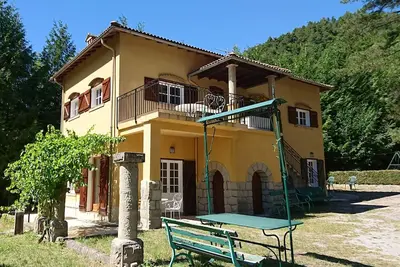 Image de Bel appartement dans une maison  au cœur de la Provence