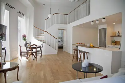 Image de Voreas | Appartement 2bdr Suite avec Ermou Str. Vue