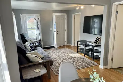 Image de Cottage adorable dans un emplacement parfait du centre-ville
