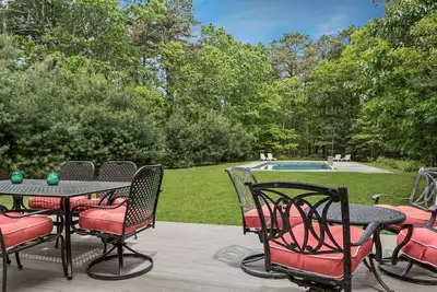 Image de Idéalement situé entre East Hampton et Sag Harbor Villages
