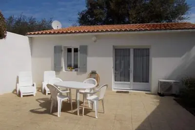Image de Maison - 4 Personnes - 2 Chambres - Terrasse - Bord de Mer - Plage - ile de RĂ©
