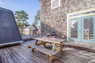 Image de Hot Tub, Bbq, Media Room, 3 King Tempur-Pedic beds, High End Appliances