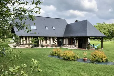 Image de La Roselière : Charme et Convivialité pour des Séjours inoubliables