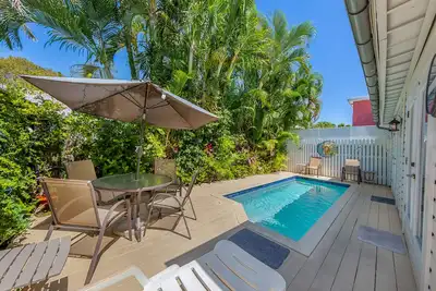 Image de Old Town Key West classique avec piscine privée chauffée et terrasse fermée