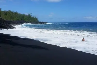 Image de Kehena Black Sand Beach - Escapade tropicale moderne