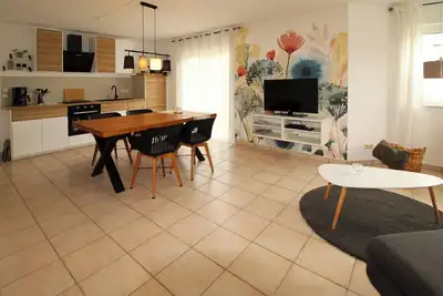 Image de Appartement (75qm) avec 2 chambres, cuisine et terrasse plein sud