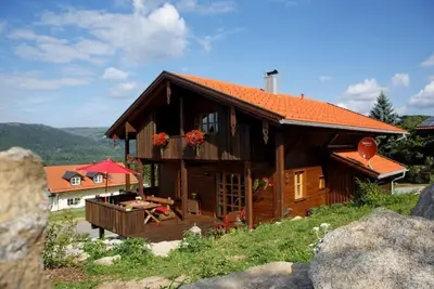 Image de Chalet confortable (127m2) avec grande terrasse et grand jardin