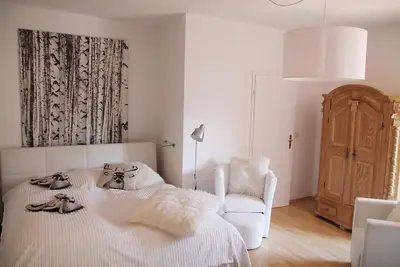 Image de Appartement moderne avec balcon et sauna - idéal pour deux
