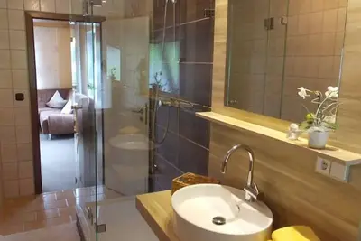 Image de Maison de vacances confortable avec balcon et Wi-Fi