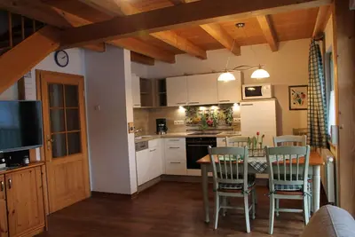 Image de Chalet confortable près de l'aire de jeux, idéal pour les familles en milieu rural