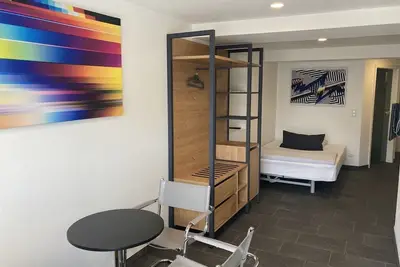 Image de Appartement lumineux avec Wi-Fi gratuit - moderne et équipé de haute qualité