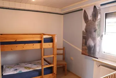 Image de Appartement lumineux avec grande aire de jeux pour les familles avec animaux