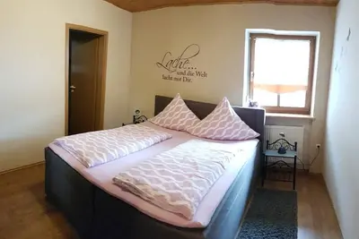 Appartement de 50 m² avec grande terrasse ensoleillée et vue sur la forêt bavaroise