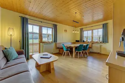 Image de Appartement spacieux meublé dans le style de la campagne bavaroise