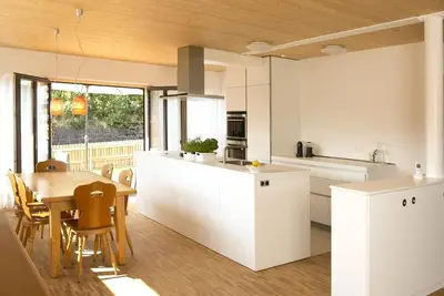 Image de Maison de vacances moderne (160m2) pour 6 personnes avec 3 chambres Ă coucher
