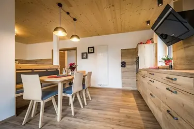 Image de Grand chalet de 99 m² sous la pluie avec poêle à bois pour une atmosphère de bien-être