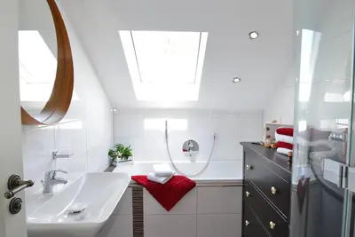 Image de Appartement avec salon, chambre et chambre d'enfants pour des vacances en famille parfaites
